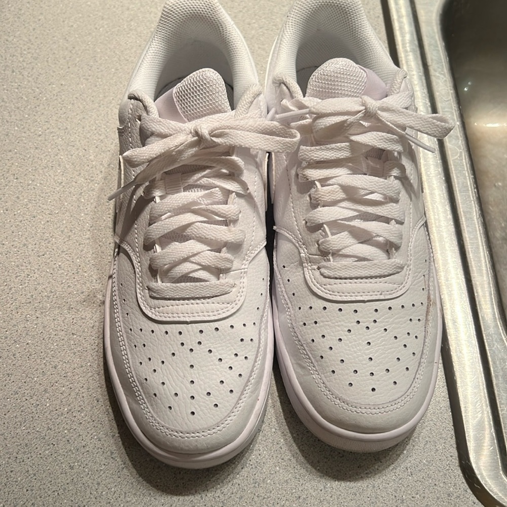 Nike tennis shoes